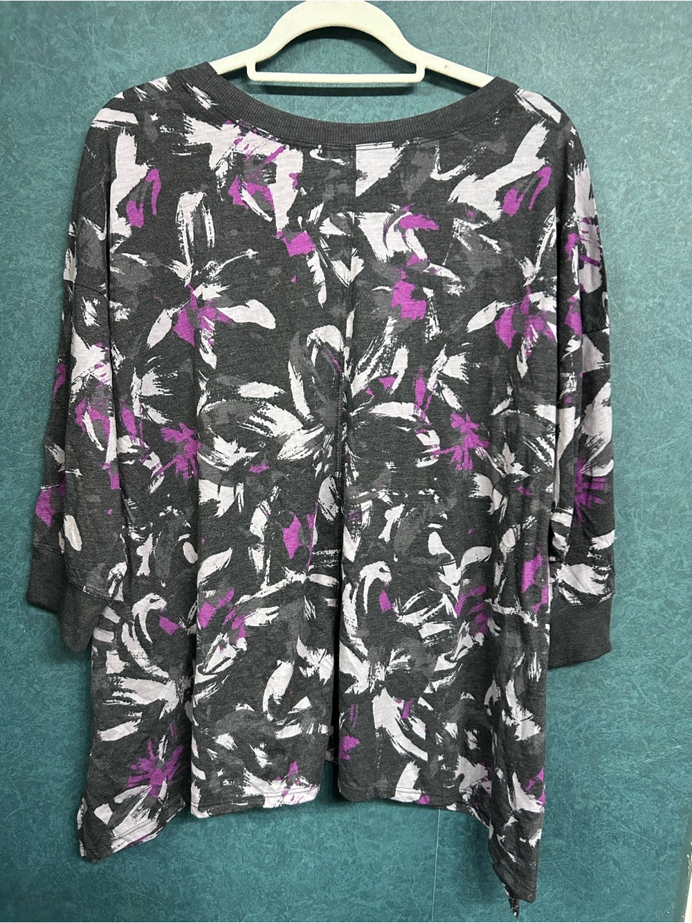 NWOT LulaRoe XL Cozy Kate Gray Floral 3/4 Sleeve Tee with Purple Highlights - Picture 4 of 4